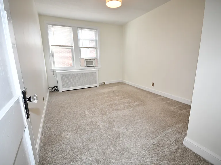 1604 W 11th St #2 — Photo 7