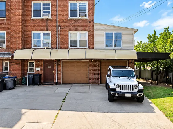 13406 Booth Memorial Ave, Flushing, NY 11355