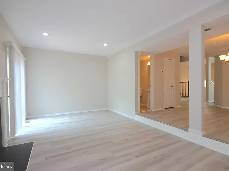 7782 Blueberry Hill Ln — Photo 12