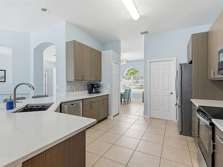 6 Burrell Pl — Photo 16