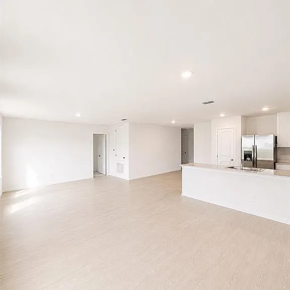 427 Artemis St — Photo 6