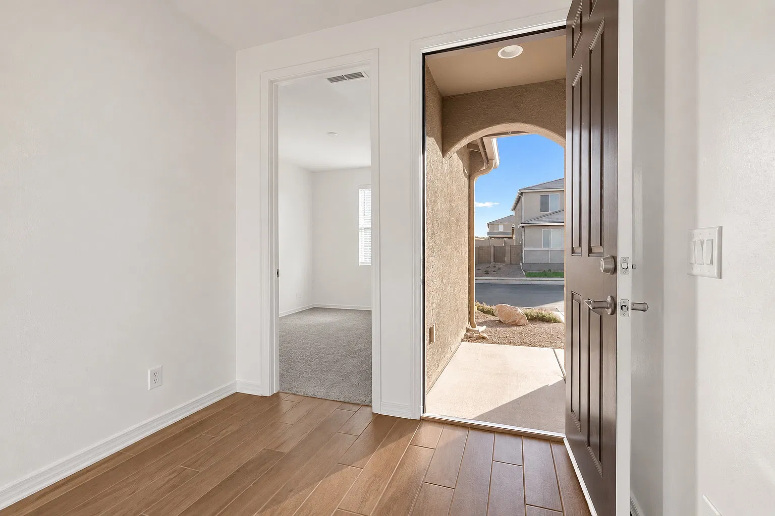 5 bed, 2633 sqft, $2,750 — Photo 3