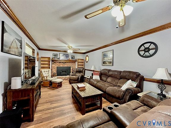 3rd image of 10512 Hamlin Dr