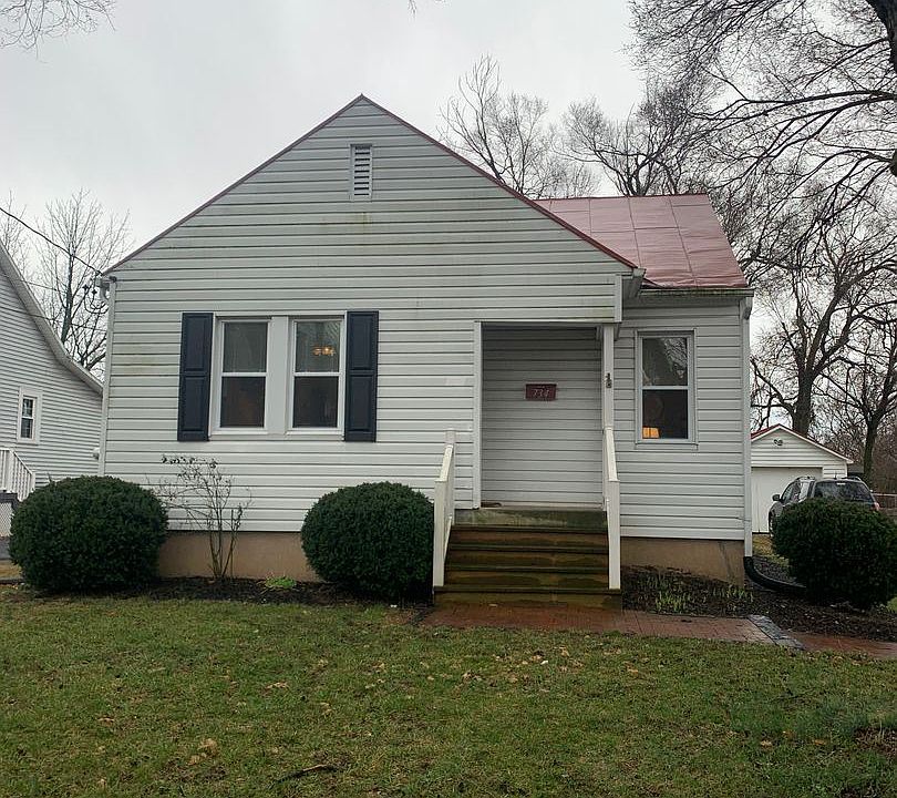1st image of 734 Roosevelt St