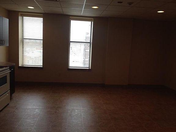 5th image of 102 E Otterman St #1