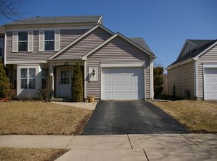 25 Knightsbridge Ct, Mundelein, IL