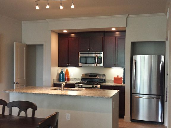 4th image of 300 E 30th St APT 403