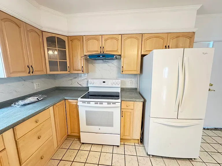 18 Beal St #1 — Photo 2