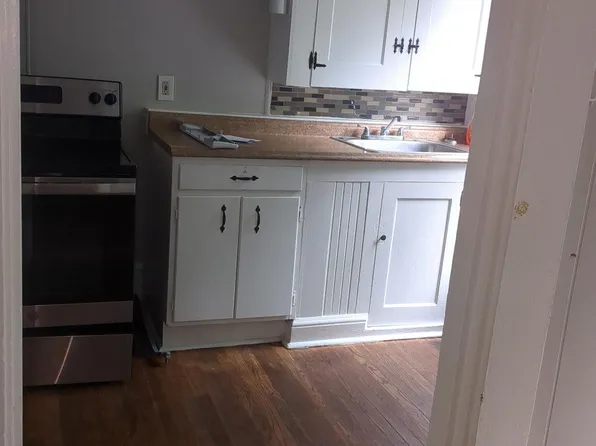 11 Worster St APT 5, Farmington, NH 03835