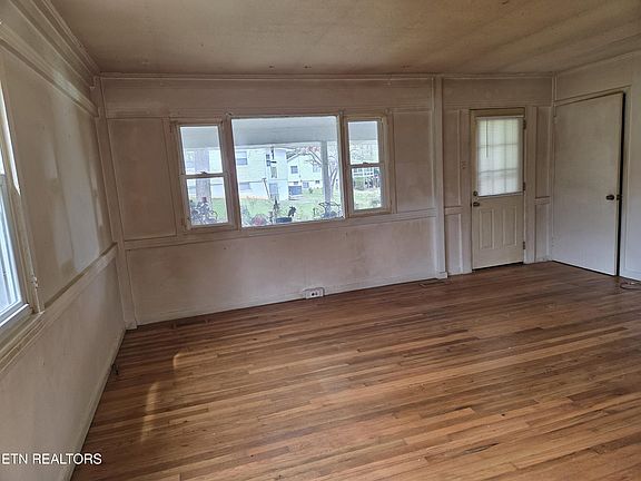 3rd image of 111 Kingsley Rd