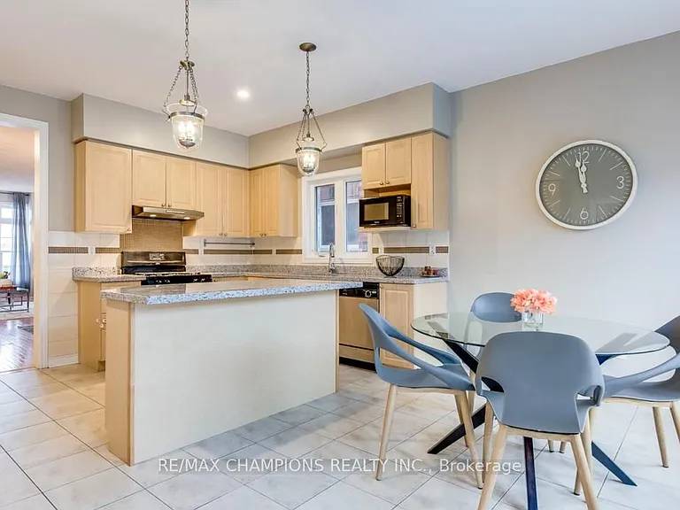 5435 Festival Dr — Photo 3