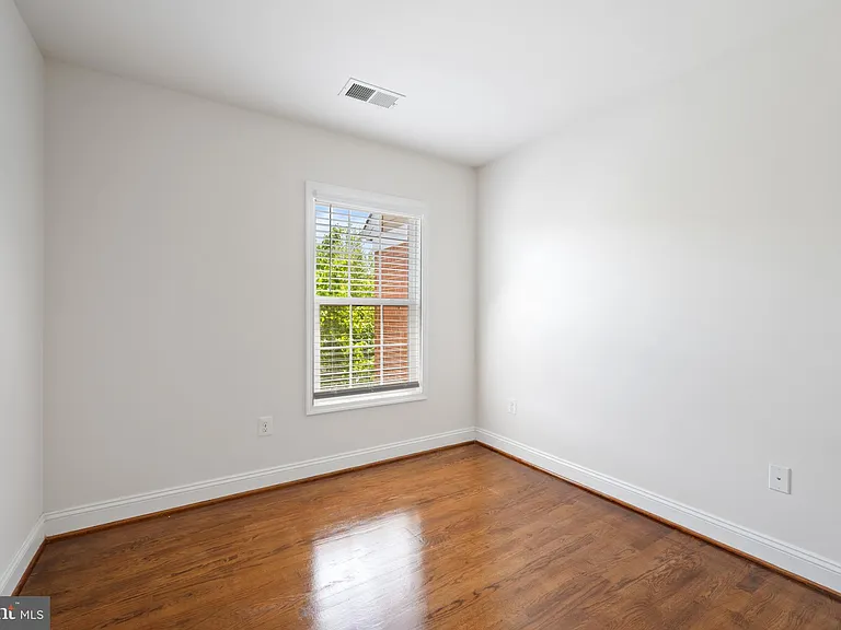 8342 Broderick Cir — Photo 24