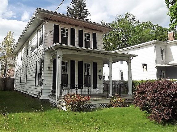 1st image of 450 W Clinton St