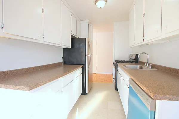 Rented by Corcoran | media 27