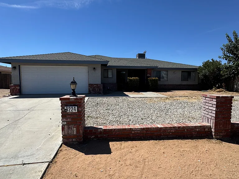 9224 Greenwood Ave — Photo 1
