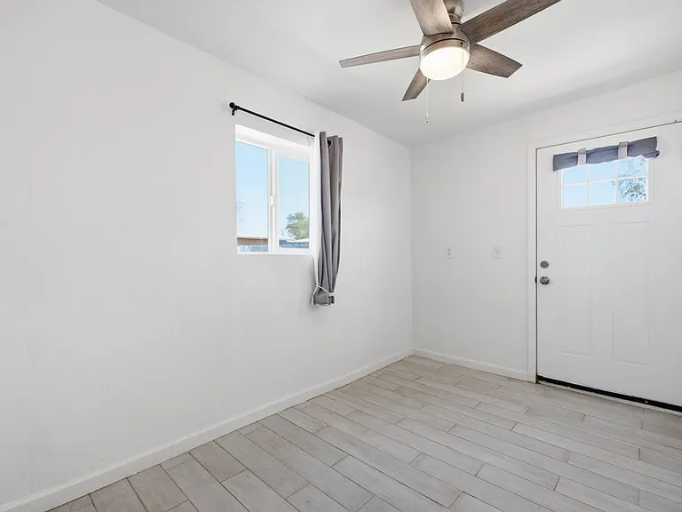 1220 N Catalina Ave — Photo 20