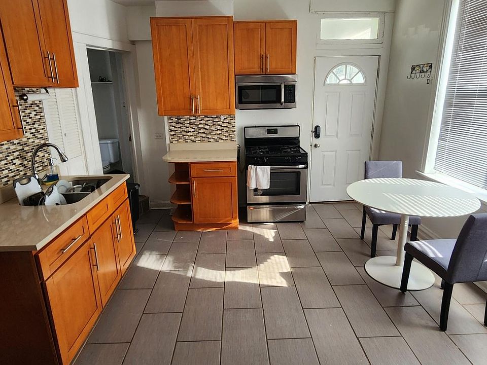1st image of 928 S Claremont Ave APT 1R