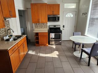 928 S Claremont Ave APT 1R, Chicago, IL 60612