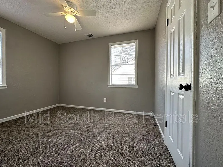 3205 Rochester Rd — Photo 5
