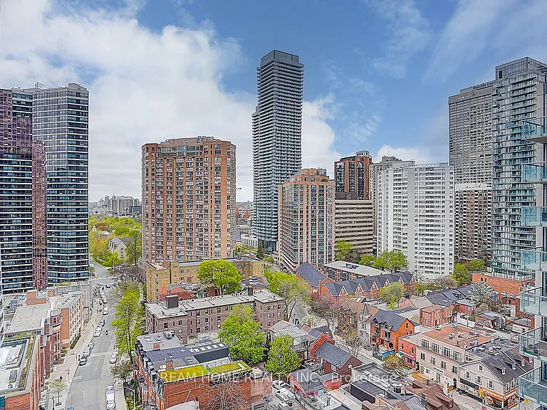 3 Gloucester St #1809 — Photo 38
