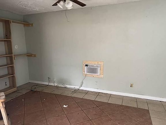 3rd image of 1311 Hillcrest Dr #B