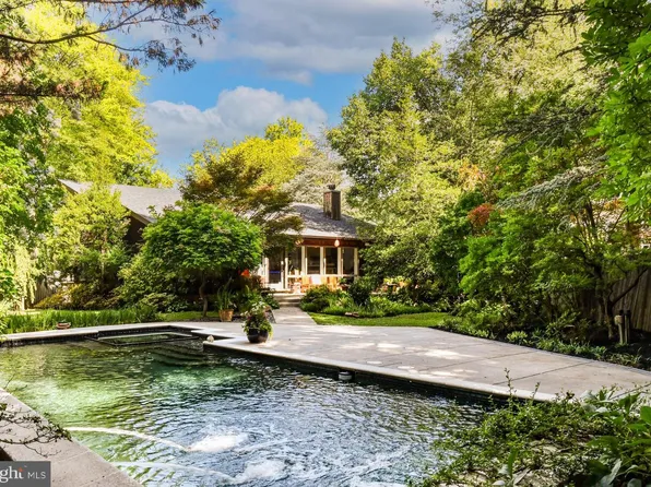 7533 Willow Ln, Falls Church, VA 22042