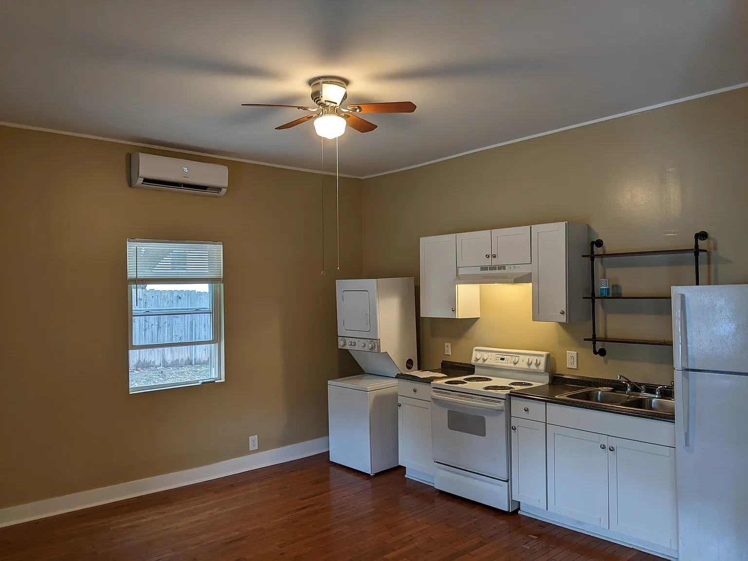 312 Bowen St — Photo 2