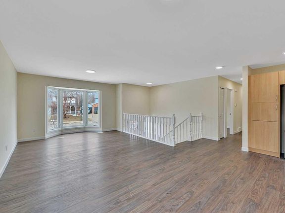 3rd image of 27 Gregson Cres