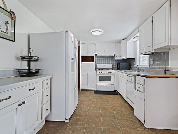 4th image of 19307 Janet Ave