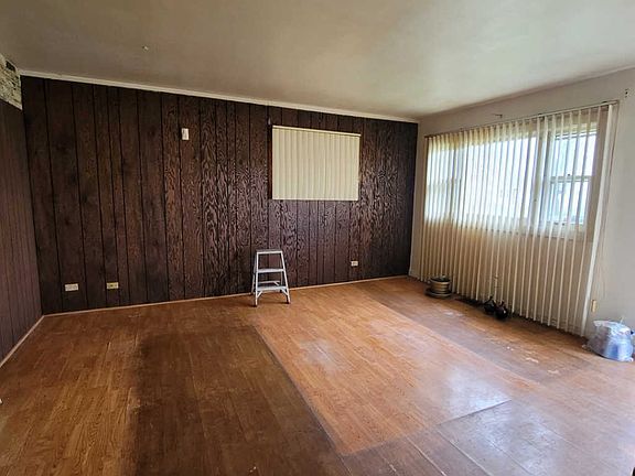 2nd image of 15116 Lincoln Ave