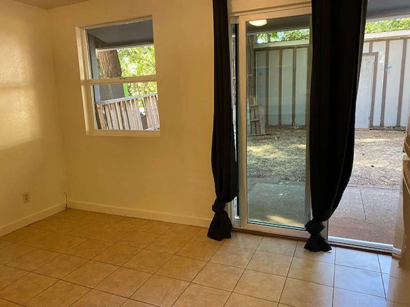 Shared Property with a Granny Cottage behind rented separately — Photo 4