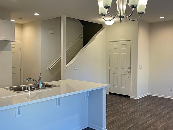 4th image of 754 Anastasia Ct