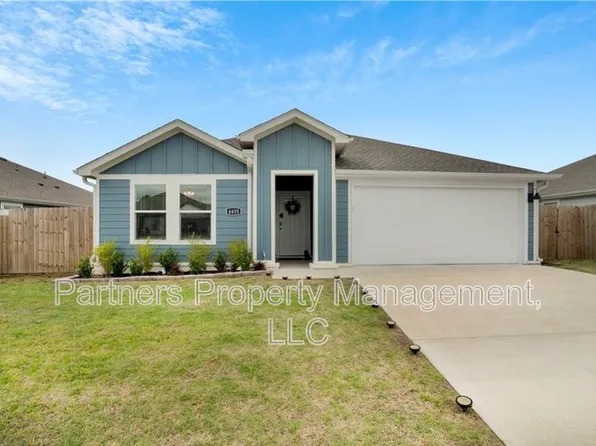 4435 W Canyon Run Dr, Fayetteville, AR 72704