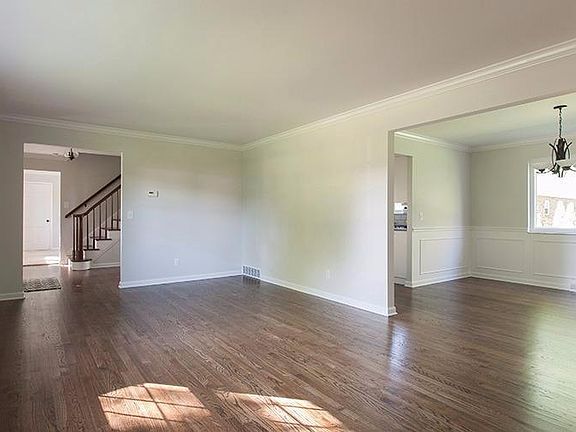 3rd image of 9899 Delray Dr