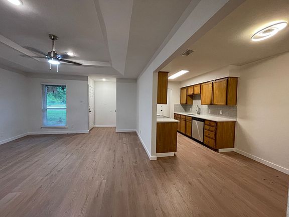 5th image of 1155 & 1153 Landsdale Ln