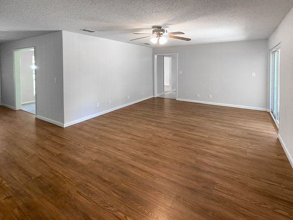 3rd image of 1529 BAY Circle E