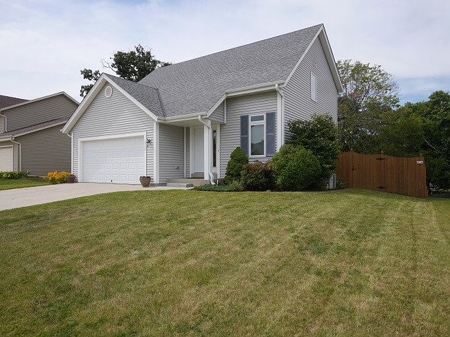 1st image of 1034 Dresser Ave