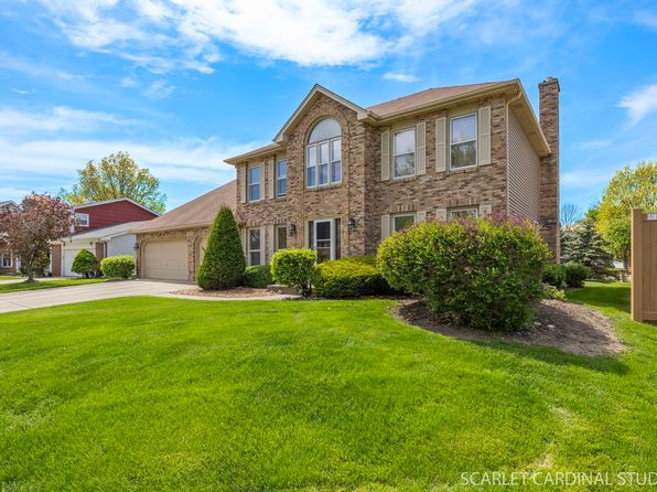 1669 Brentford Dr, Naperville, IL 60563