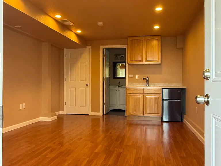 202 Alta Loma Ave — Photo 2