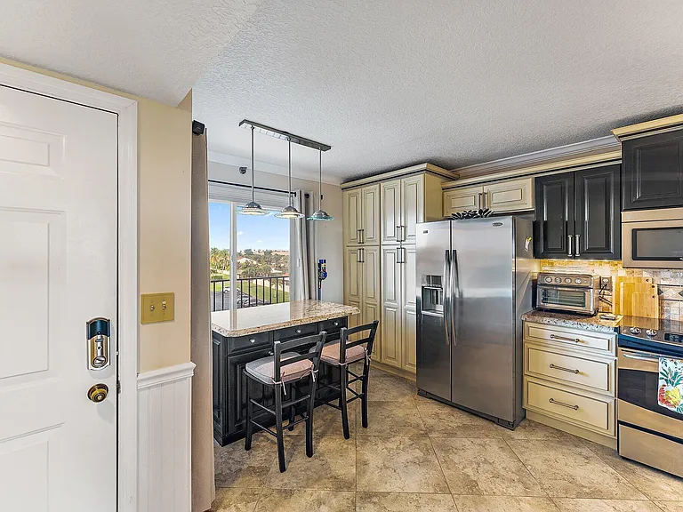 275 Palm Ave #C402 — Photo 5