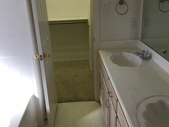 2nd image of 1079 Roundrock Dr