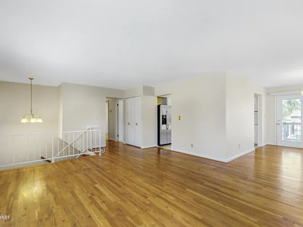 10305 Hartley Dr, Louisville, KY 40223