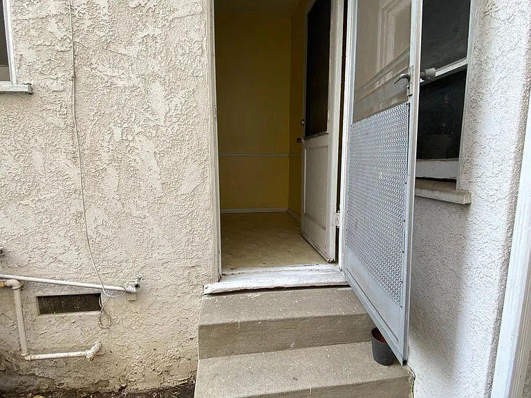 2111 S Bentley Ave #1 — Photo 8