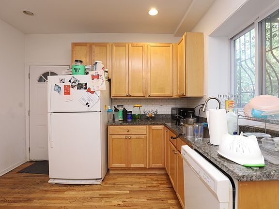 5th image of 1517 W Cornelia Ave #F2