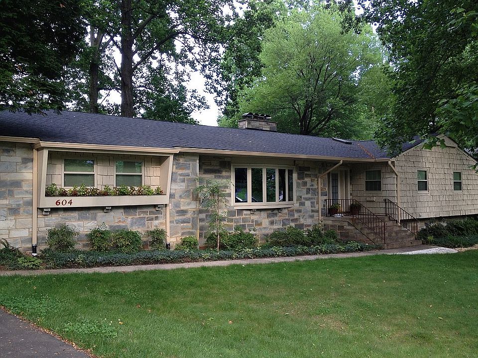 1st image of 604 Abbott Ln