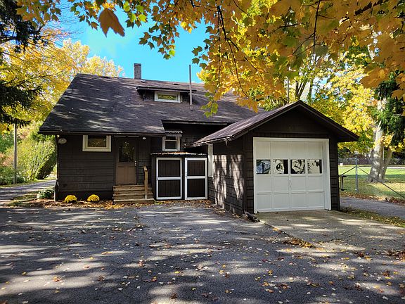 4th image of 3529 Lakeshore Dr