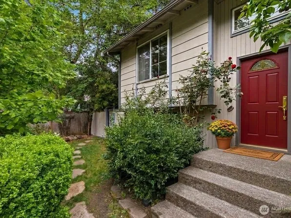 608 School Street SE, Lacey, WA 98503