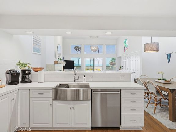 4th image of 2202 W Oceanfront