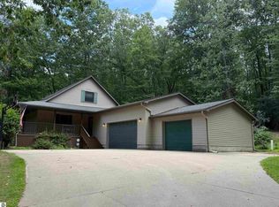722 Bungo Lake Rd, Harrison, MI 48625