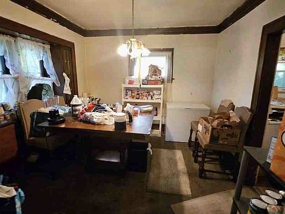 3rd image of 702 W Thornton St